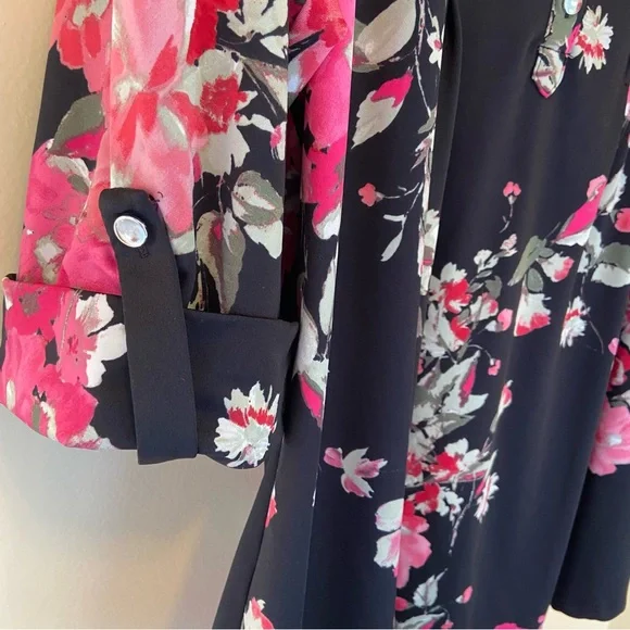 AVENUE Babydoll Blouse Black and Pink Floral size 22/ 24 - Picture 5 of 5